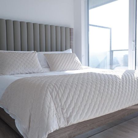 Modern Luxury Waterfront Condo Mississauga Eksteriør bilde