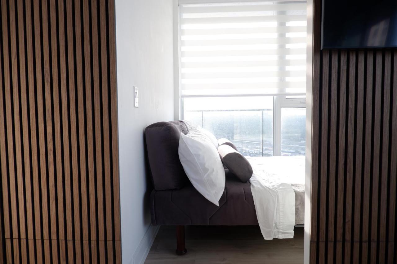 Modern Luxury Waterfront Condo Mississauga Eksteriør bilde